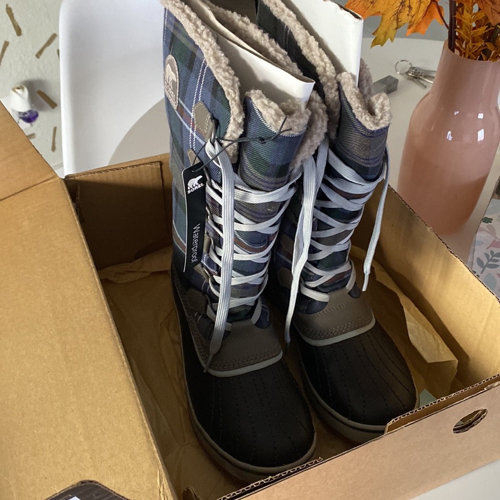 NWT Sorel Tivoli High Waterproof Boots